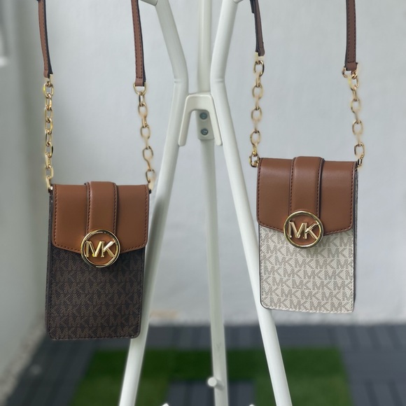 Michael Kors Women Carmen Small Faux Leather Phone Crossbody Bag - Picture 4 of 15